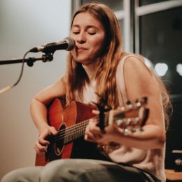 What is @hellosoundroom? It’s an exclusive, no-cost, invite-only live music experience, held in intimate and secret locations.  Missed it at @hagetandyork? Follow us and @hellosoundroom for updates and your chance to join our next unique event.  📸 : @kicaptures  #soundroom #apartmentliving #eastkensington #hagertandyork Instagram post from @hagertandyork on June 04, 2024 09:53:00am